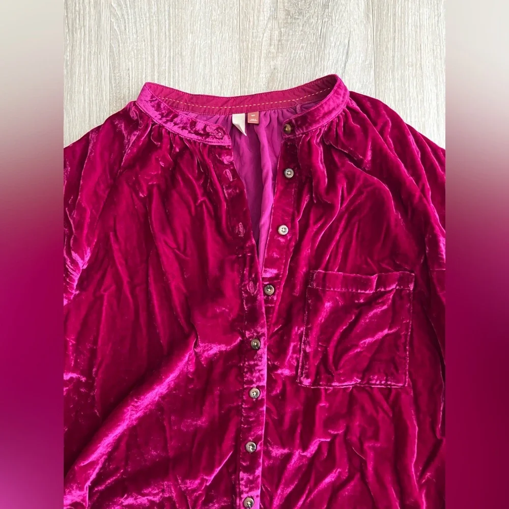 Anthropologie The Hadley Relaxed Buttondown Shirt by Pilcro Magenta Velvet - MP - Picture 4 of 8